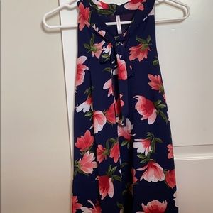 Floral v-neck tank with tie